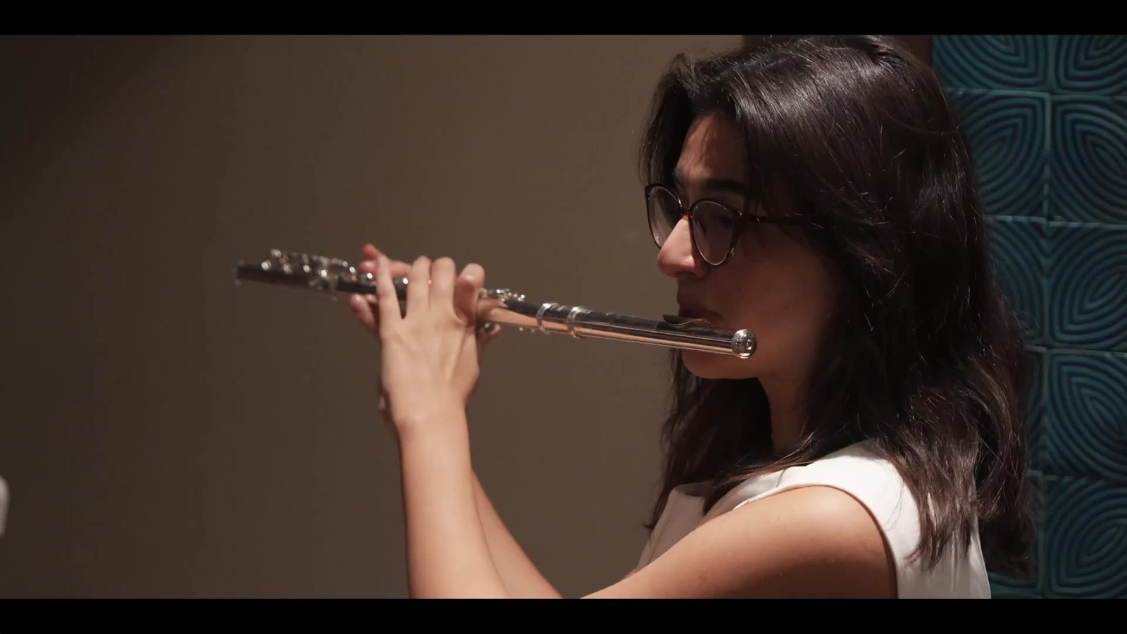 Ödül gecesinde canlı flüt performansı